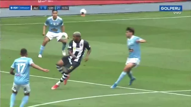 Alianza Lima vs. Sporting Cristal: Farfán dejó en ridículo a Merlo y 'Canchita' lo paró con una falta