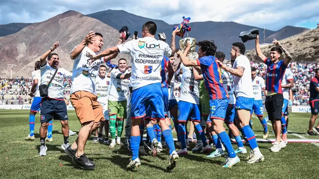 ¡Huánuco es de primera! Alianza Universidad goleó a Santos de Nazca y subió a la máxima categoría del fútbol peruano. | Foto: Liga 2.