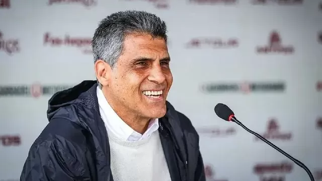 El director deportivo de Universitario habló sobre el futuro del técnico tricampeón y dejó un mensaje. 