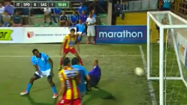 Andrés Mendoza y un gol en contra en la Súper Liga Fútbol 7