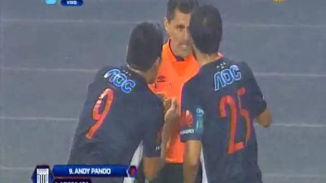 Andy Pando: por este codazo fue expulsado del Universitario vs. Alianza