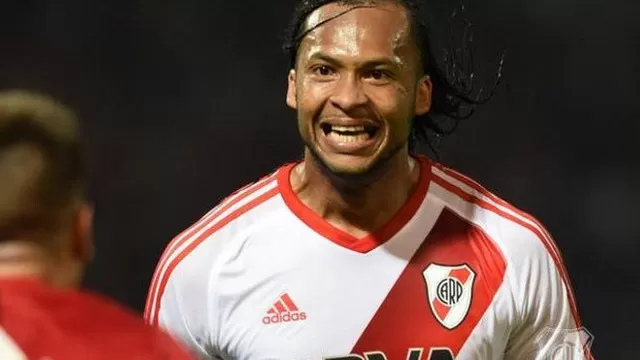Arturo Mina: ecuatoriano reventó balón en el Talleres vs. River Plate