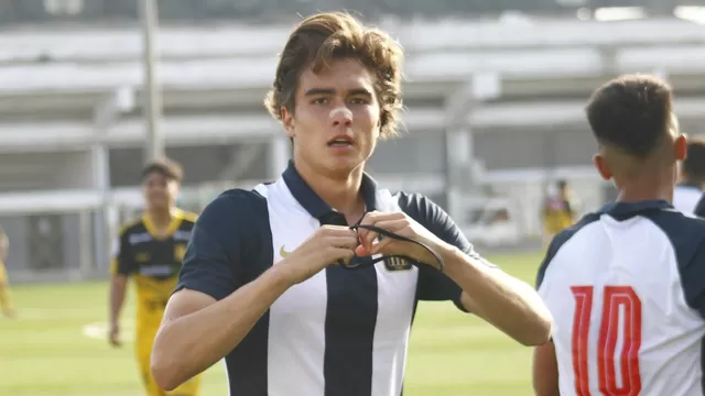 ¡Asegura el futuro! Alianza Lima firmó contrato profesional con goleador de menores