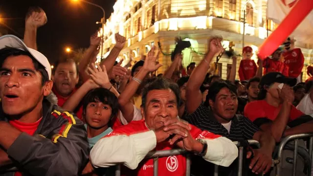 Así festejan los hinchas del Juan Aurich en Chiclayo el título del Apertura