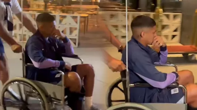 Kevin Quevedo fue captado en silla de ruedas durante el viaje de Alianza Lima para la gira en Uruguay / Jax Latin Media