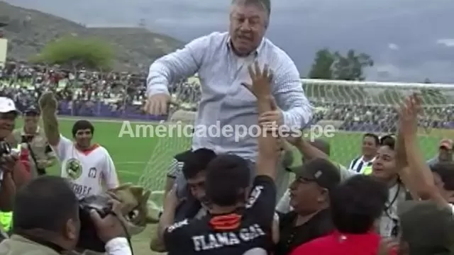 Edgar Ospina fue ovacionado por la hinchada de Ayacucho FC