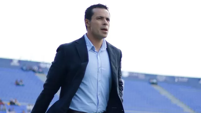 Carlos Mannucci anunció que Enrique Meza dejó de ser el técnico del equipo