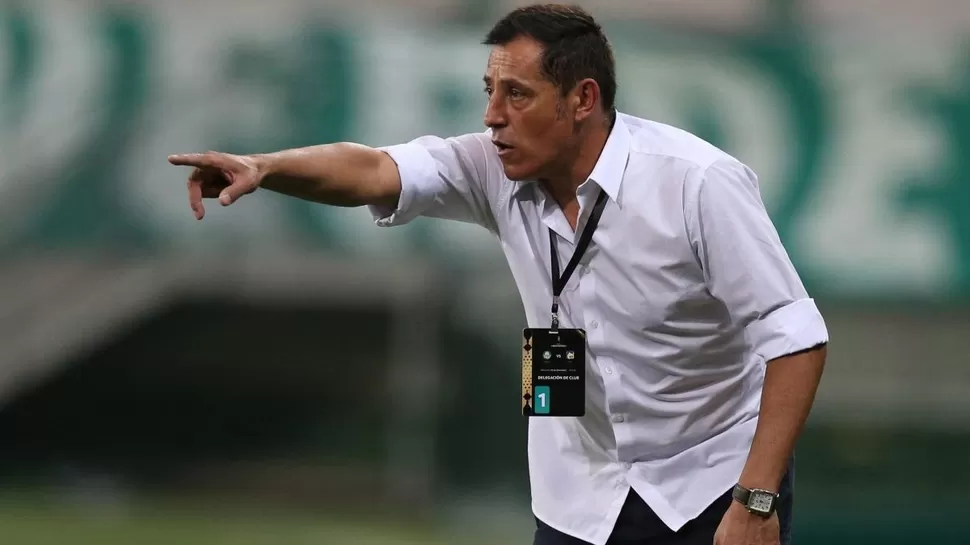 Miguel Ángel Zahzú, entrenador argentino de 54 años. | Foto: EFE
