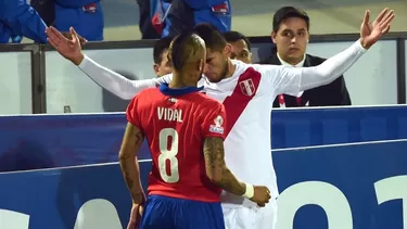 Carlos Zambrano reaccionó a las palabras de Arturo Vidal tras el Colo Colo Colo vs. Alianza Lima. | Foto: AFP