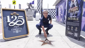 César Cueto fue homenajeado por Alianza Lima en el 'Caminito íntimo'