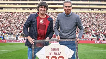 'Chemo' Del Solar recibió emotivo homenaje de Universitario