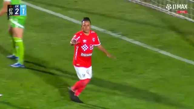 Christian Cueva convirtió de penal el 2-1 de Cienciano sobre ADT