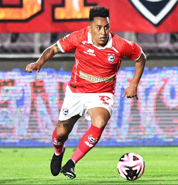 Christian Cueva vistió la camiseta de Cienciano desde el 2024 / Liga 1