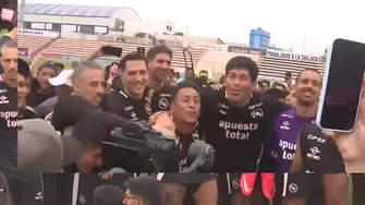 Christian Cueva se juntó con los hinchas de Sport Boys y vivió un emotivo momento previo a partido ante Alianza Lima / Fuente: Canal N