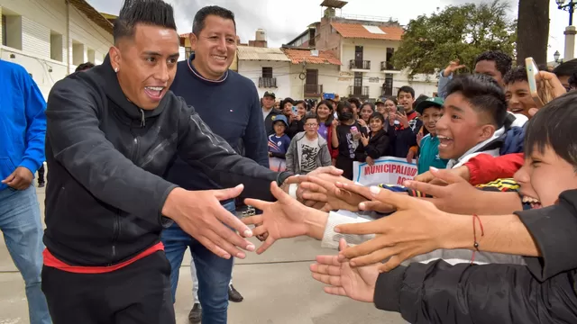 Christian Cueva volvió a la ciudad de Huamachuco y recibió homenaje