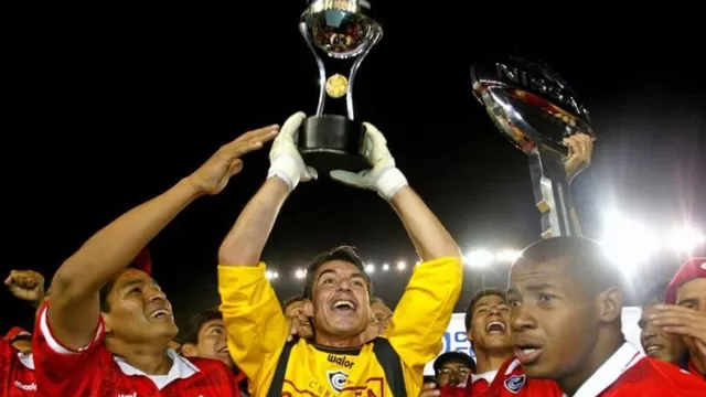 Aquella noche mágica en Arequipa, Cienciano tocó la gloria y llevó al Perú a lo más alto a nivel de clubes. | Foto: Andina