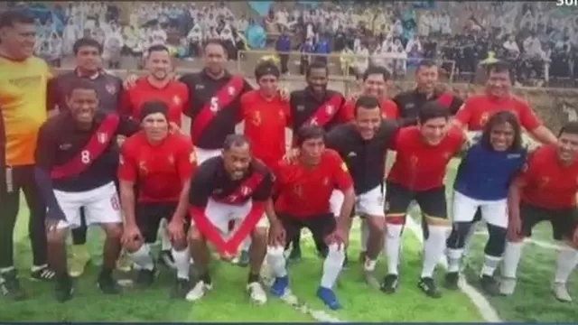 Coronavirus: Exeleccionados peruanos jugaron partido de fútbol en plena pandemia