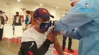 COVID-19: Hugo 'Cholo' Sotil recibió la primera dosis de la vacuna contra el coronavirus