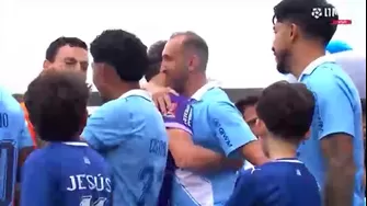 El delantero argentino se reencontró con sus excompañeros de Alianza y se abrazó con la mayoría. | L1 MAX