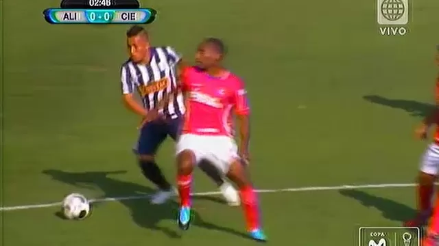 Cueva y una genial 'huacha' con que dejó en ridículo a Faiffer