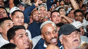 Cumplió su promesa: Farfán en Sur para el debut de Guerrero