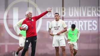 Héctor Cúper puso las cosas claras en Universitario desde el inicio en entrenamiento en Campo Mar. | Foto X de @Universitario