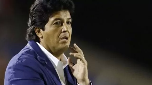Víctor Rivera, entrenador peruano de 52 años. | Foto: AFP