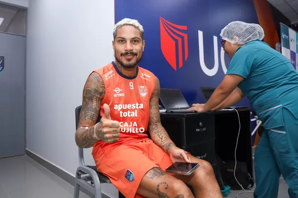 Paolo Guerrero pasó por exámenes médicos. | Foto: @clubucv