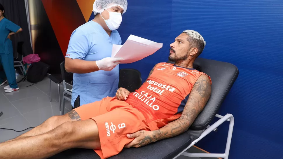 Paolo Guerrero pasó por la revisión médico. | Foto: @clubucv