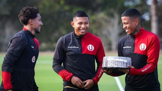 Edison Flores celebra en compañía del plantel crema su onomástico / Foto: Universitario / Video: América Deportes