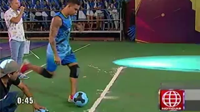 Diego Chávarri demostró sus habilidades al pasar reto de fútbol
