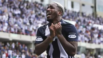 Jefferson Farfán criticó el manejo de Alianza Lima y destacó lo hecho por Universitario en el año. 