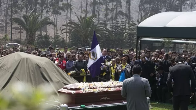 Freddy Ternero fue enterrado en el cementerio de Huachipa. Foto: El Comercio / Video: AméricaTV