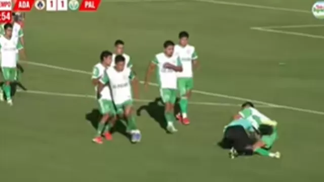 Futbolista se bajó a árbitro con durísima patada en partido por la Copa Perú / Captura / TikTok