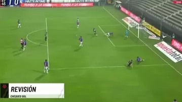 Hernán Barcos anotó el 2-0 de Alianza Lima pero VAR se lo anuló