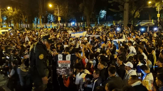 ¡Aliento blanquiazul! Hinchas de Alianza Lima realizaron banderazo en Arequipa
