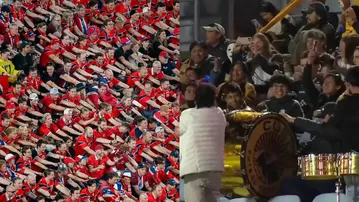 Hinchas de Cusco FC hacen el remo noruego en pleno partido de Liga 1