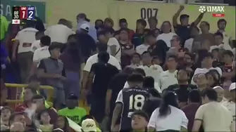 Hinchas de Universitario salieron del Monumental antes que termine el partido ante Alianza Atlético / L1 MAX