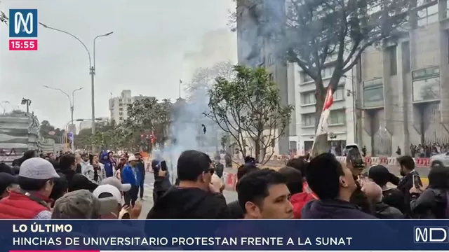 Aficionados de Universitario relizaron protesta frente a instalaciones de SUNAT / Captura / Canal N