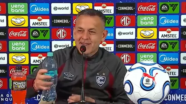Horacio Melgarejo abandonó la conferencia de prensa tras triunfo de Cienciano. Foto: Captura / Video: Conmebol