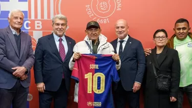 Hugo Sotil criticó a Perú tras su visita a Barcelona, donde fue reconocido en el aniversario del club. | Foto: FC Barcelona