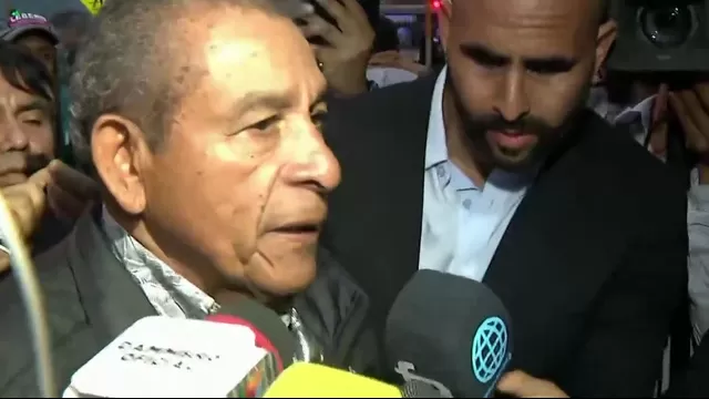 Héctor Chumpitaz asistió al velorio de su excompañero en la selección peruana. | Video: Canal N.