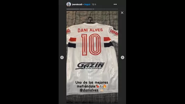 Jean Deza acabó feliz con la camiseta de Dani Alves | Foto: Instagram.