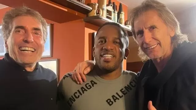 Jefferson Farfán junto a Ricardo Gareca en una cena en Lima. | Video: Canal N.