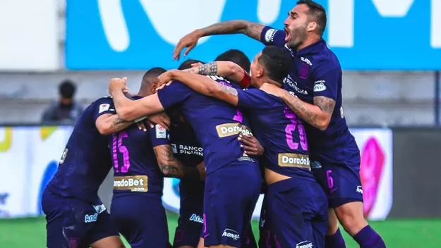 Jefferson Farfán rompió la dieta en la celebración de la Fase 2 con Alianza Lima