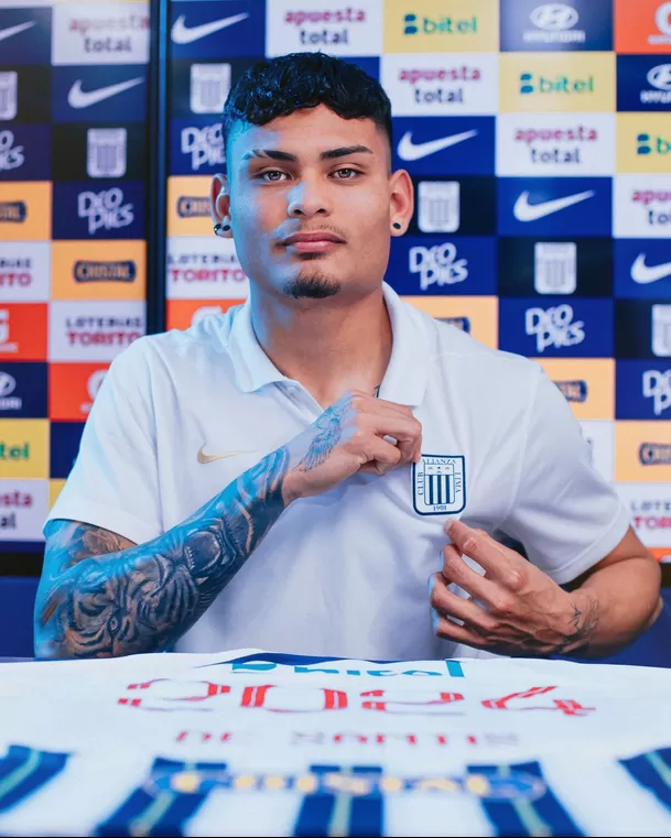 Jeriel de Santis firmó con Alianza Lima por la temporada 2024. | Foto: @ClubALoficial