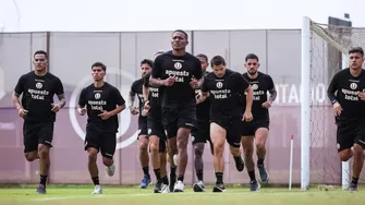 El lateral ecuatoriano no fue titular en el amistoso de Universitario ante Atlético Grau en Campo Mar esta mañana. | Foto: Universitario