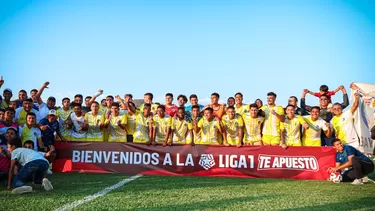 El equipo de Agustín Lozano logró ascender a la Liga1 2025 tras derrotar por penales a Comerciantes FC de Iquitos. | Foto: Liga 2