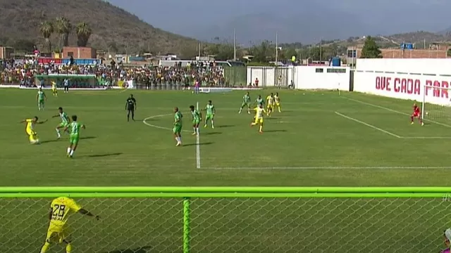 El árbitro Edwin Ordóñez validó este cuestionado gol que le podría dar el ascenso al equipo de Agustín Lozano. | Video: Nativa