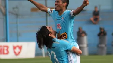 Jugadores de Sporting Cristal cantaron &quot;el que no salta es una gallina&quot;